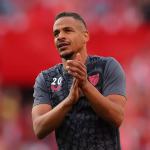 Jornal espanhol afirma que volante do Sevilla já está acertado com o Vasco