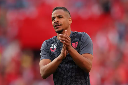 Fernando atualmente joga pelo Sevilla