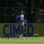 Volante retorna ao Cruzeiro e treina na Toca da Raposa II