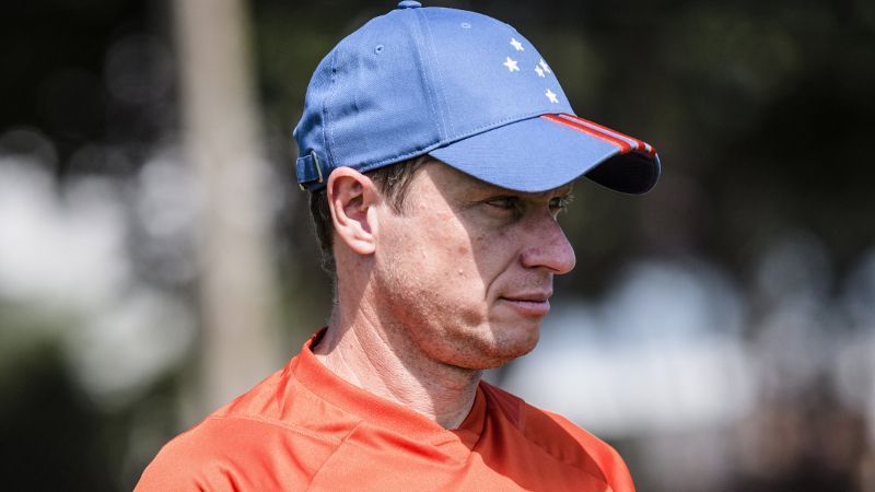 Paulo André banca Seabra no Cruzeiro e admite erros em escolhas de técnicos