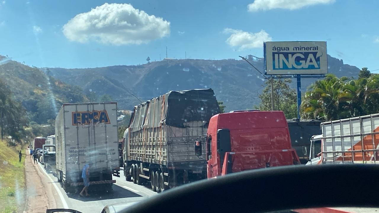 Engavetamento na Fernão Dias provoca 7 km de congestionamento