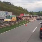 Vídeo: acidente com carreta na Fernão Dias no Sul de Minas interdita pista no sentido SP
