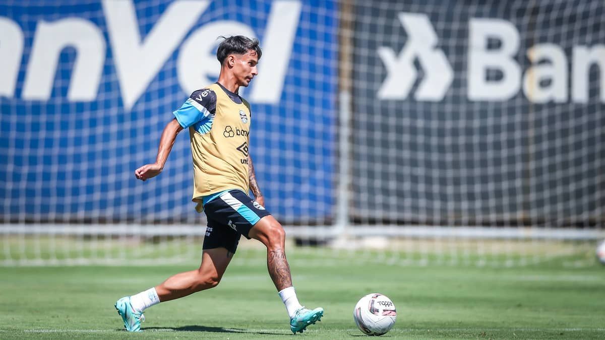 Ferreira volta a treinar normalmente e reforça o Grêmio