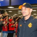 Inter desembarca em Porto Alegre com festa após vitória na Libertadores