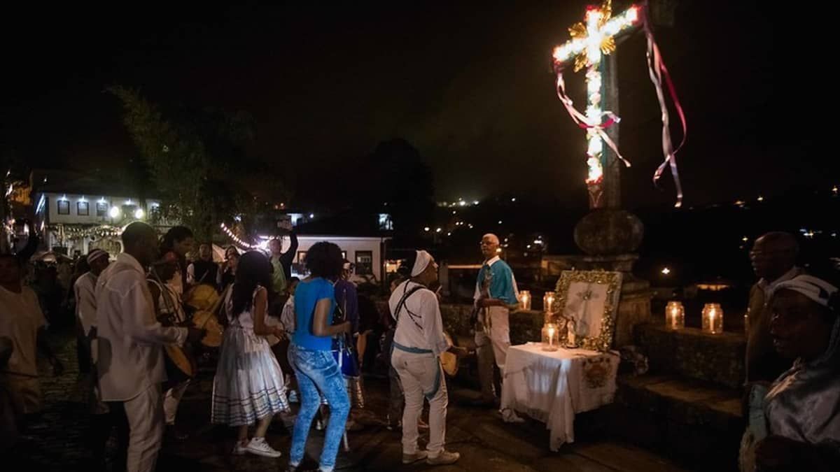 Festa da Ponte celebra honra a Santa Cruz em Ouro Preto com tradição e alegria 