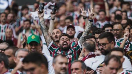 Festa da torcida tricolor no Maracanã com o título da Copa Libertadores
