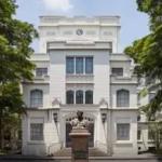 Estudantes de medicina, vítimas de golpe, tentam parcerias para garantir formatura