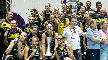 Festa do Praia em Uberlândia com o título da Superliga Feminina
