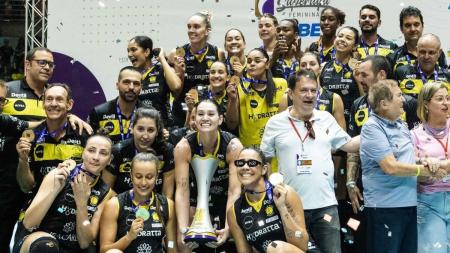Festa do Praia em Uberlândia com o título da Superliga Feminina