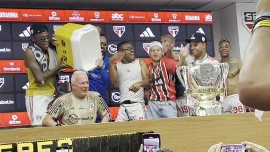 Festa dos jogadores com Dorival Júnior no Morumbi