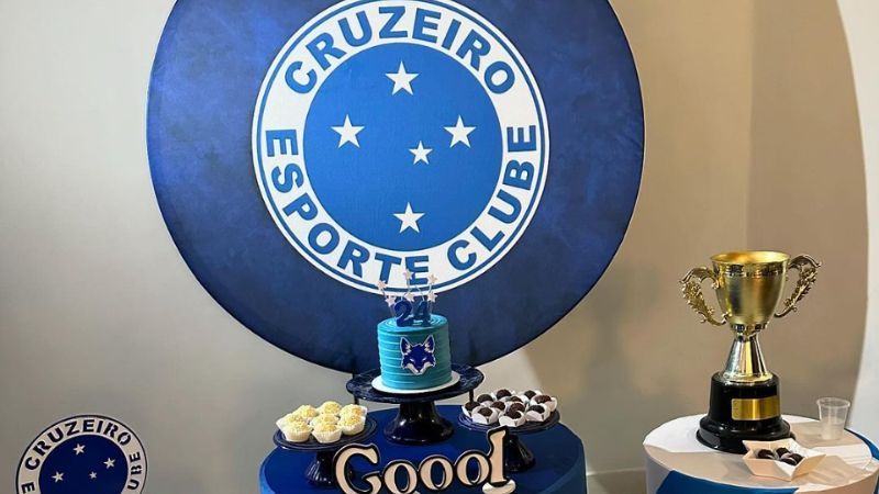Jogador ganha festa de aniversário temática do Cruzeiro