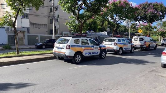 De acordo com a PM, no momento da abordagem o homem saiu com a mão na cintura e foi baleado na barriga por um dos militares