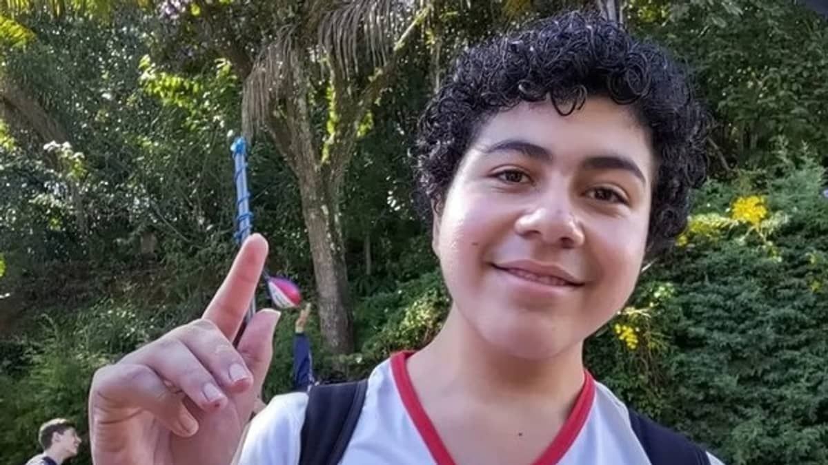 Adolescente morto em ataque a escola em Poços de Caldas é enterrado nesta quarta (11)