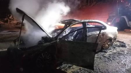 Um dos carros usados para sequestrar a menina foi encontrado abandonado e incendiado durante as buscas