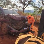 Casal fica ferido ao bater Fiat Toro em trator após nuvem de poeira em Minas