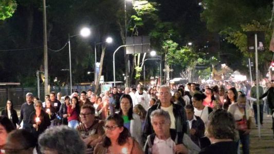 Fiéis acompanham procissão no Centro de Belo Horizonte