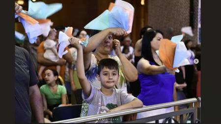 Fiéis, inclusive muitas crianças, mostraram emoção e devoção em Aparecida