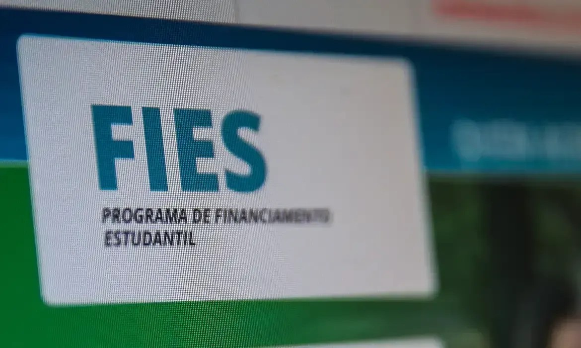 Apenas 12% dos universitários endividados aderiram à renegociação do Fies próximo à metade do prazo