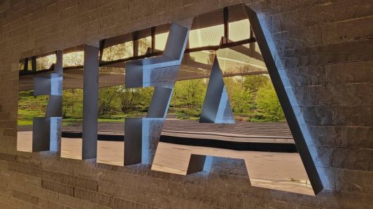 Fifa altera regra que suspende contratos por causa da guerra para agradar clube ucraniano