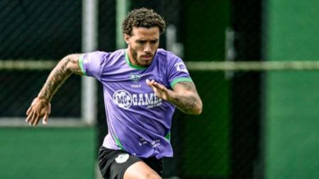 Figueiredo em treino do América nessa sexta-feira (29)