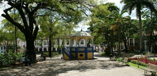 Jardim é ponto de encontro entre marianenses ao longo de toda semana