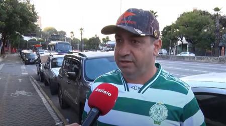 Fila de carros na manhã desta quinta-feira (29)