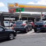 Motoristas aproveitam queda do preço da gasolina e etanol para encher o tanque em BH