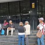 Fraude do INSS: 'Lesado há mais de 15 anos', diz aposentado na fila dos Correios em BH