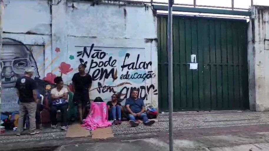 Vídeo: vendedores ambulantes formam fila quilométrica para cadastro do Carnaval de BH de 2024