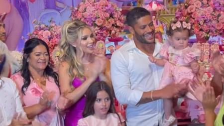 Filha de Hulk ganhou festa especial no aniversário de 1 ano esta semana