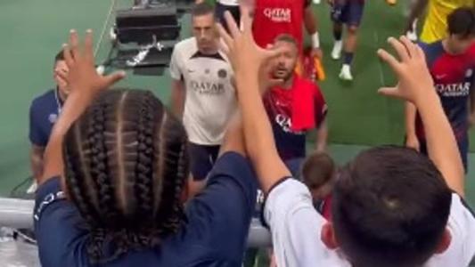 Filho de Kim Kardashian ganhou a camisa de Neymar