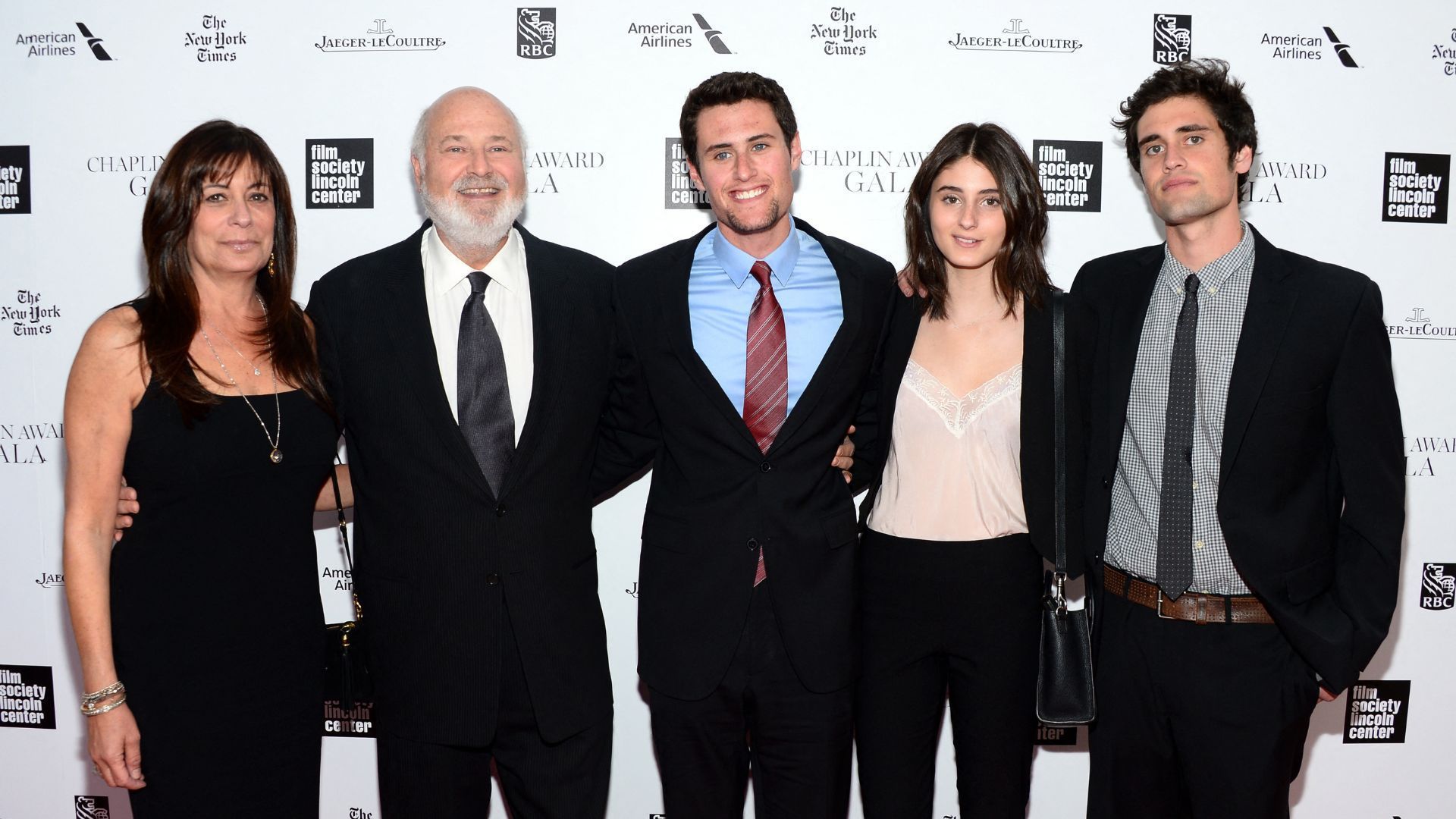 Filho de Rob Reiner é preso após cineasta e esposa serem encontrados mortos