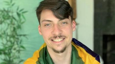 Filho do ex-presidente Bolsonaro, Jair Renan foi alvo de operação da Polícia Civil nesta quinta-feira (24)