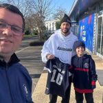 Baita presente: criança brasileira tira fotos com Neymar e Messi no dia do aniversário