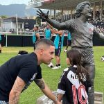 Vasco homenageia Roberto Dinamite na estreia do Carioca