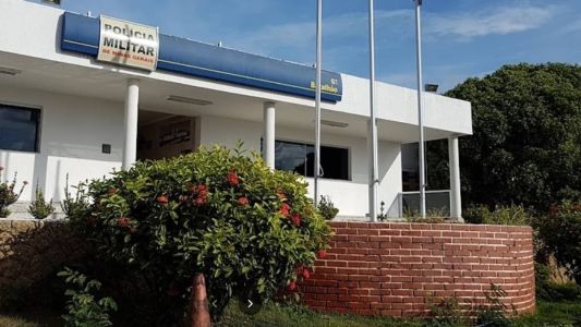 Filho fazia tratamentos psiquiátricos e foi preso em flagrante após matar a mãe durante 'surto' na madrugada