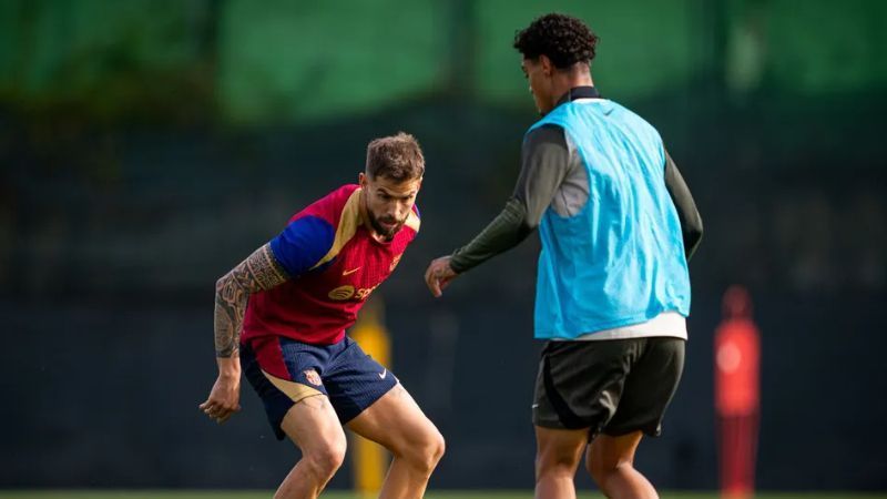 Ex-Cruzeiro, filho de ídolo do Atlético treina com time principal do Barcelona