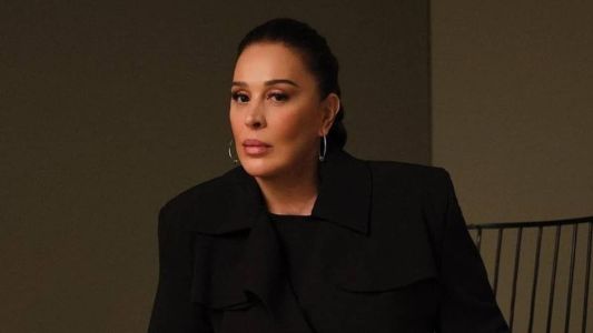 Filhos da atriz registraram uma foto juntos no local paradisíaco e o bebê roubou a cena com a sua roupa de praia colorida