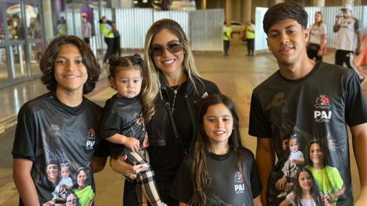 Filhos de Hulk usam camisa especial no Dia dos Pais