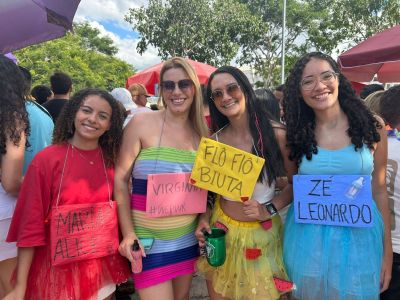 Foliões se inspiram na família e na ex-companheira de Zé Felipe para se fantasiar no Carnaval.