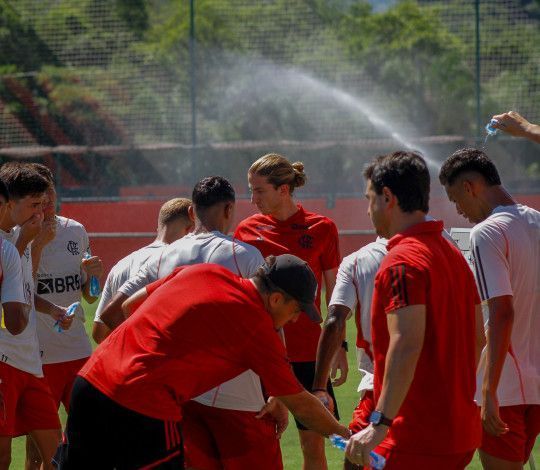 Antes de estreia oficial de Filipe Luís, Sub-17 do Flamengo fará amistosos em São Paulo