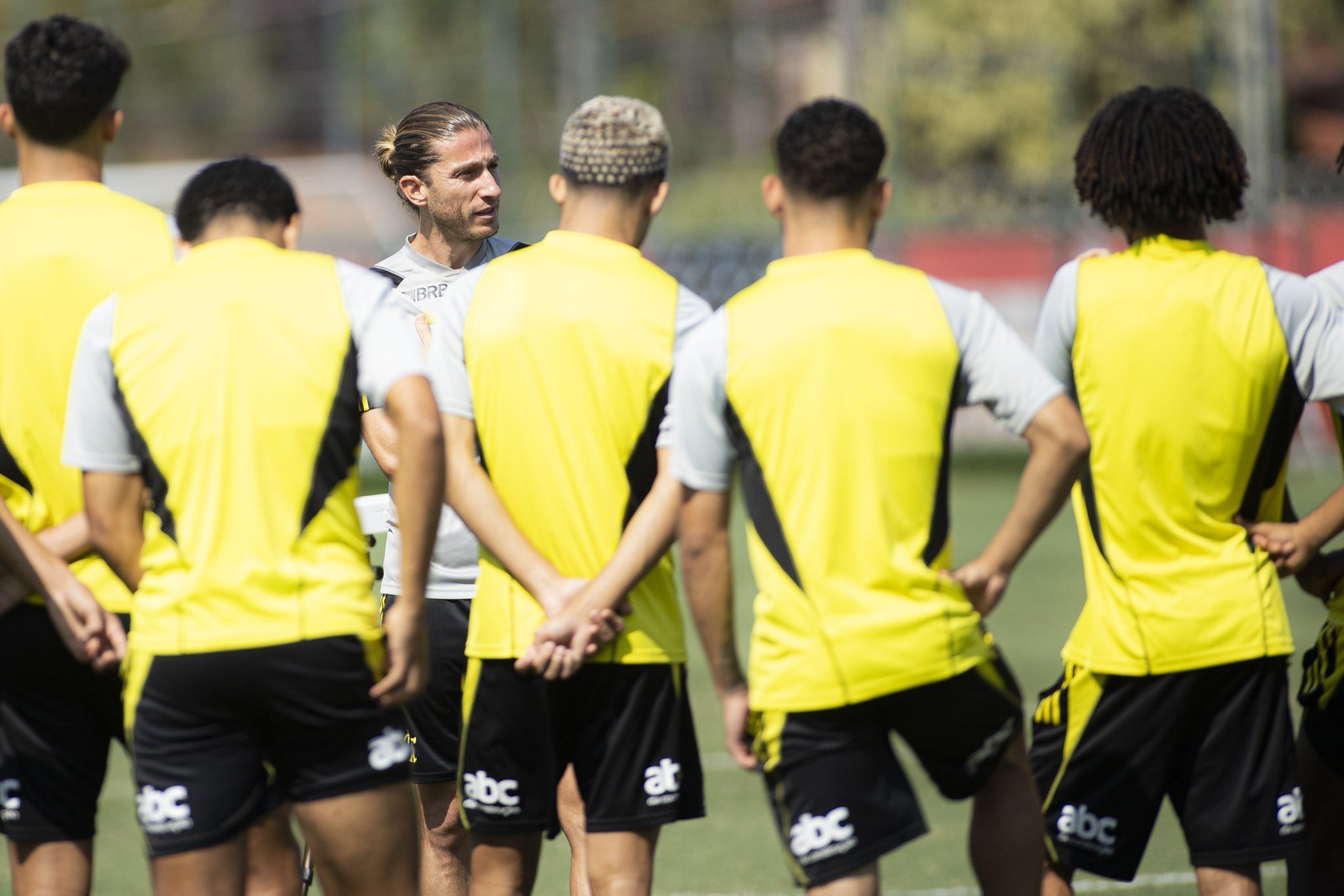 Filipe Luís projeta decisão do Intercontinental e faz alerta sobre o Olympiacos