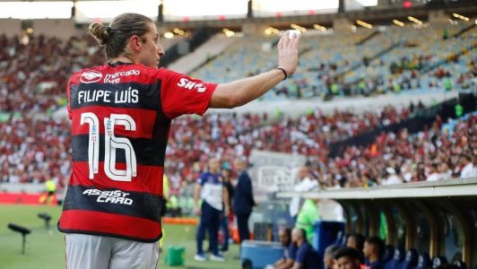 Filipe Luís se despediu da torcida do Flamengo neste domingo (3)