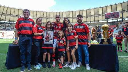 Filipe Luís vai se aposentar ao final do ano
