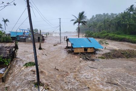 Imagens da destruição, neste domingo (9), da província de Catanduanes, nas Filipinas.
