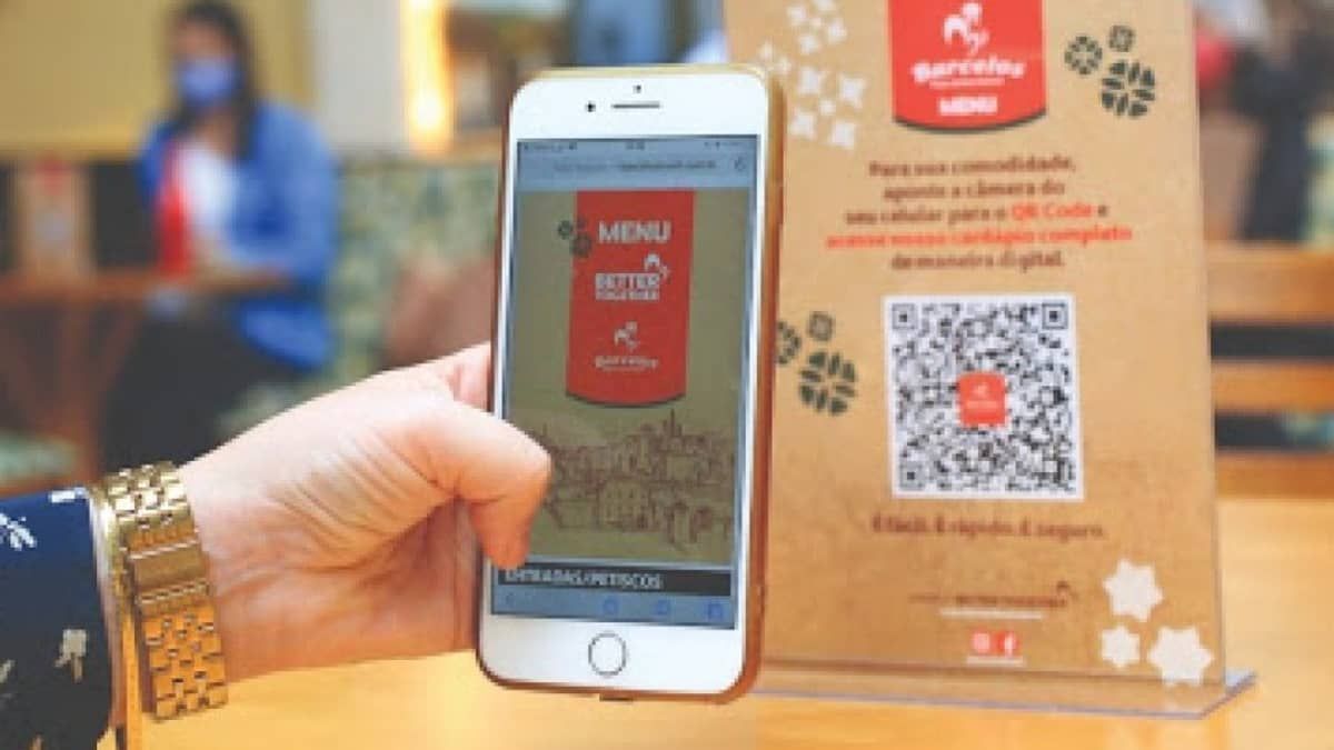 Alerj aprova lei que exige cardápio impresso e proíbe uso exclusivo do QR Code