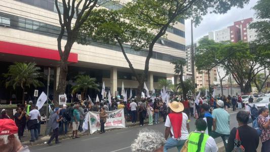 Cerca de mil atingidos e representantes fizeram uma série de protestos em Belo Horizonte