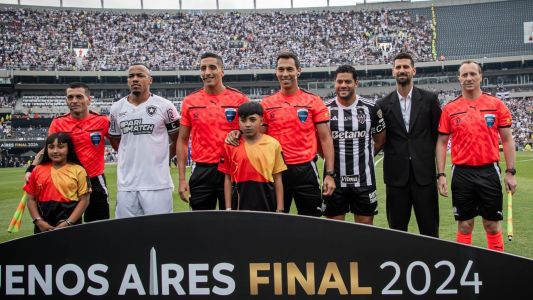 Jogadores de Atlético e Botafogo antes da final da Copa Libertadores