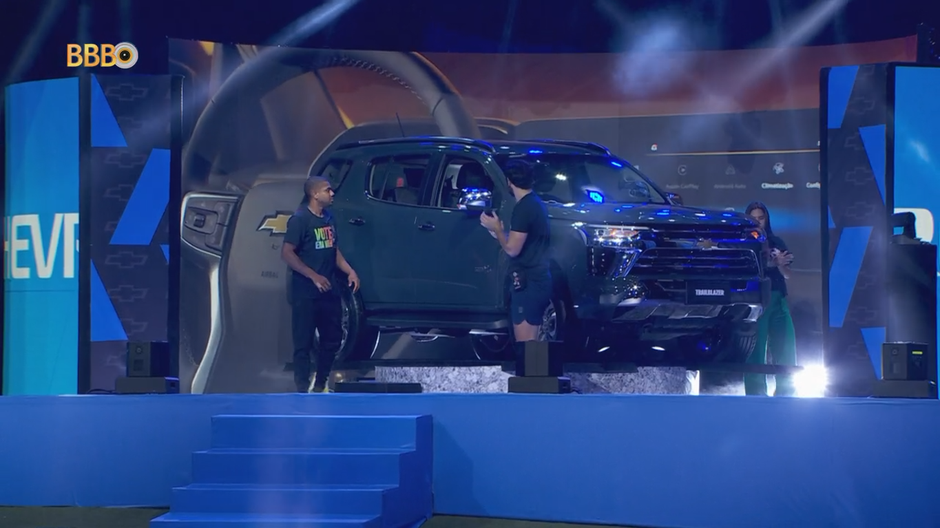 Finalistas conhecem carro luxuoso que será entregue para campeão do BBB 24