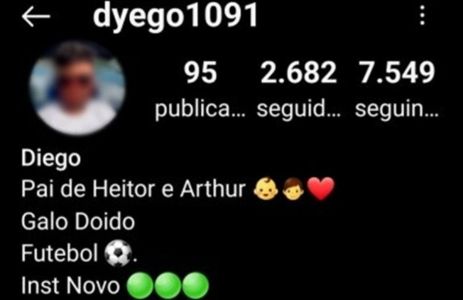 Foto mostra print de Instagram